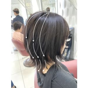 《QUALIS》20代30代くびれ小顔シルエットウルフ