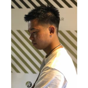 フェードカットスタイル【BARBER-BAR】