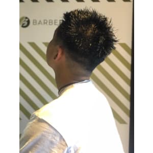 フェードカットスタイル【BARBER-BAR】