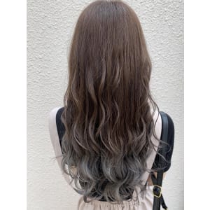 Lia＆伊藤夏海 大人かわいいグラデーションカラー