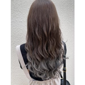 Lia＆伊藤夏海 大人かわいいグラデーションカラー