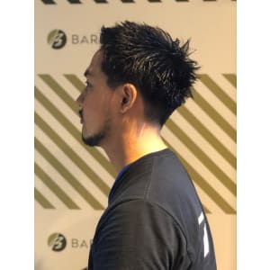 大人の刈り上げスタイル【BARBER-BAR】
