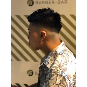 スキンフェードスタイル【BARBER-BAR】