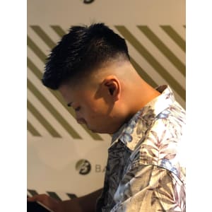 スキンフェードスタイル【BARBER-BAR】