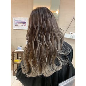バレイヤージュロングレイヤーエアタッチシルバー2144