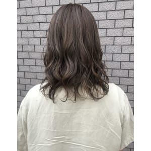 Lia　ハイライトカラーで夏らしいスタイルに♪