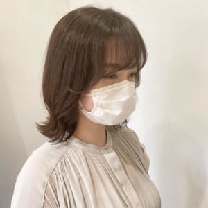 透明ベージュ