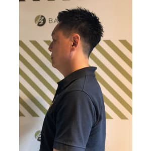 大人の刈り上げスタイル【BARBER-BAR】