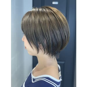 丸みシルエット_ミニーショート_カーキグレージュ