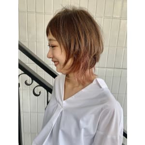 QUALISくびれ/レイヤー/オン眉/外ハネ/ウルフレイヤー