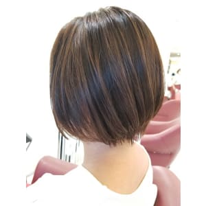 【QUALIS】ショートボブ　女性らしい丸みシルエット