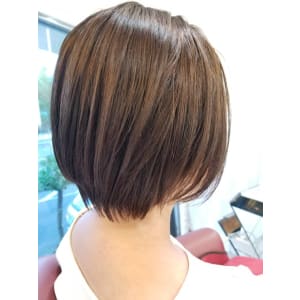 【QUALIS】ショートボブ　女性らしい丸みシルエット