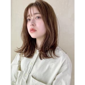 大人綺麗なくびれレイヤー　外ハネミディ