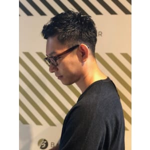 大人の刈り上げスタイル【BARBER-BAR】