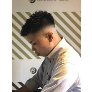 スキンフェードスタイル【BARBER-BAR】