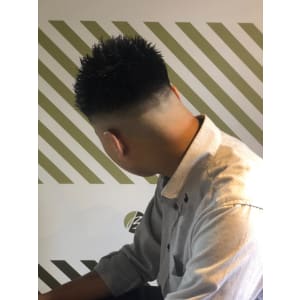 スキンフェードスタイル【BARBER-BAR】