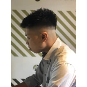 スキンフェードスタイル【BARBER-BAR】