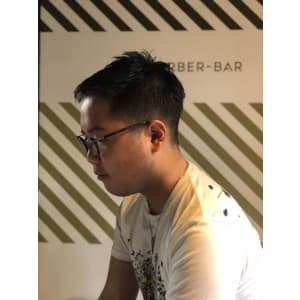 大人の刈り上げスタイル【BARBER-BAR】