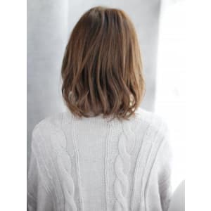 かきあげバングのキレイめカールスタイル