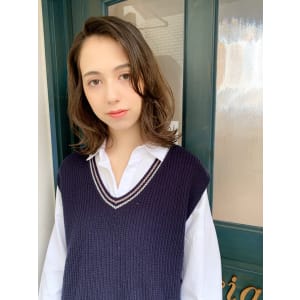 【山田】柔らかベージュくびれレイヤー外ハネウルフミディy16