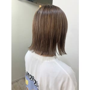 【お客様スタイル】細かめハイライトばっさり切りっぱなしボブ