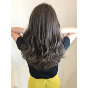【Luccica】髪質改善グレージュカラー×ふんわりレイヤー