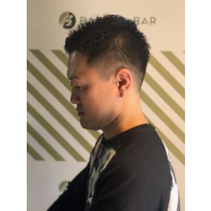 大人の刈り上げスタイル【BARBER-BAR】