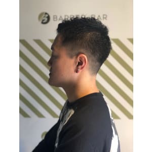 大人の刈り上げスタイル【BARBER-BAR】