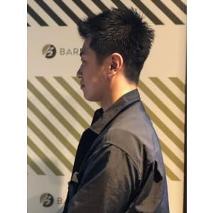 大人の刈り上げスタイル【BARBER-BAR】