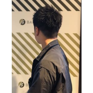 大人の刈り上げスタイル【BARBER-BAR】