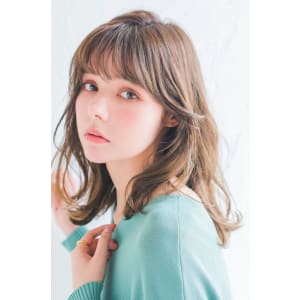 ラフでキュートなセミロングヘア