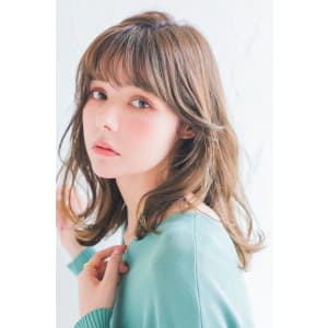 ラフでキュートなセミロングヘア