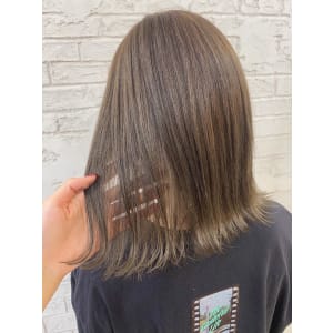 イルミナカラーでツヤ感グレージュ7020