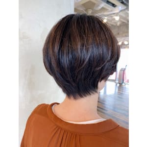 襟足スッキリ大人くびれショート