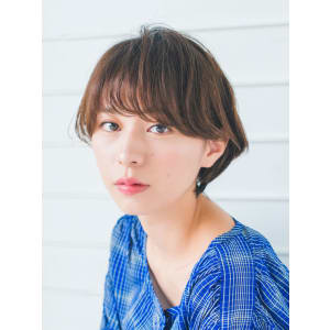 小顔に見えるやわらかショートヘア