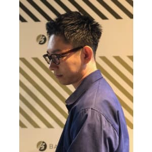 大人の刈り上げスタイル【BARBER-BAR】