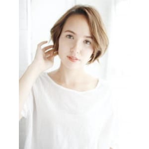 かきあげバングのショートボブスタイル - hair make nalu 荻窪西口 白山神社参道通り店【ヘアメイクナルオギクボニシグチハクサンジンジャサンドウドオリ】掲載中
