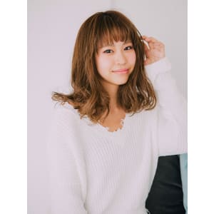 ガーリーフェミニンミディアム