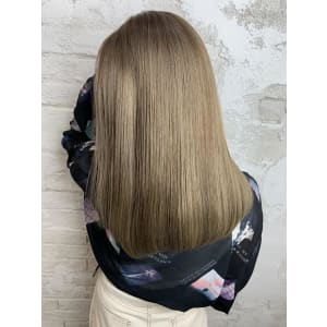 ミルクティーベージュ　ニュアンスカラー　透明感
