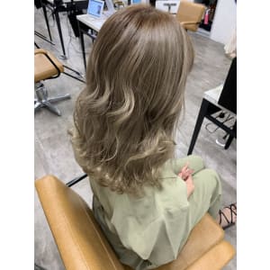 ミルクティーベージュイルミナカラーニュアンスカラー