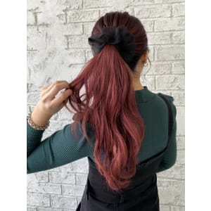 シアーシュシュでモテ髪ヘアアレンジチェリーレッドポニーテール