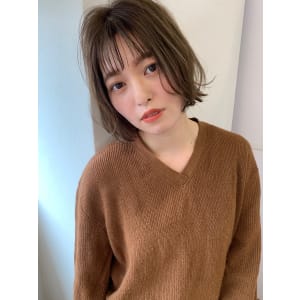 カジュアルな切っぱなしボブ