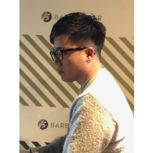 大人の刈り上げスタイル【BARBER-BAR】