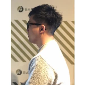 大人の刈り上げスタイル【BARBER-BAR】
