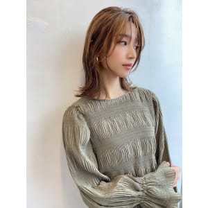 小顔フェミニンレイヤーミディ