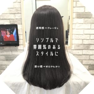 シンプルでも雰囲気のあるスタイルに。