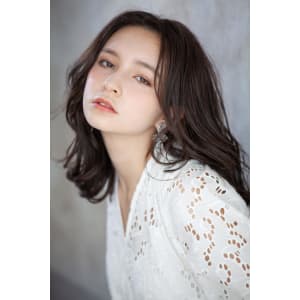大人可愛いグレージュ