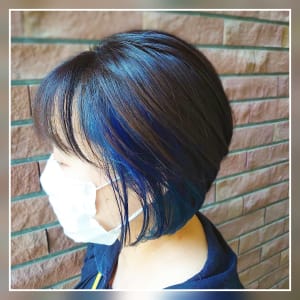 【インナーカラー】鮮やかなブルーカラー