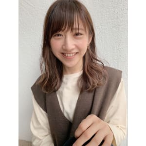 軽めミディアム×アクセサリーカラー