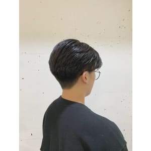 センターパート×刈り上げ